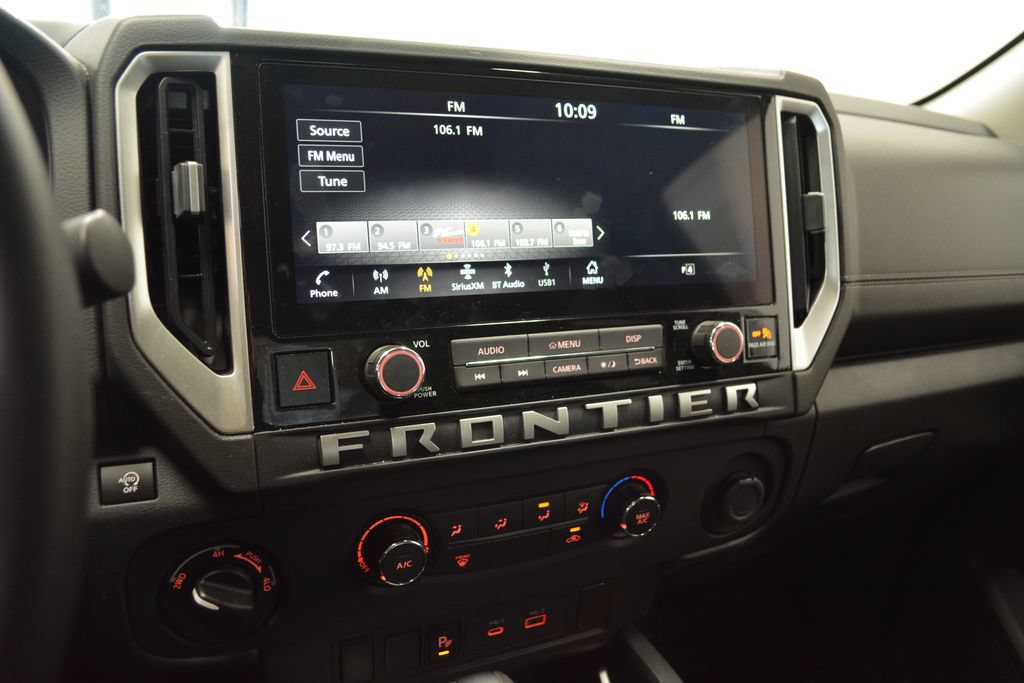 Used 2025 Nissan Frontier SV AWD/4WD image 12