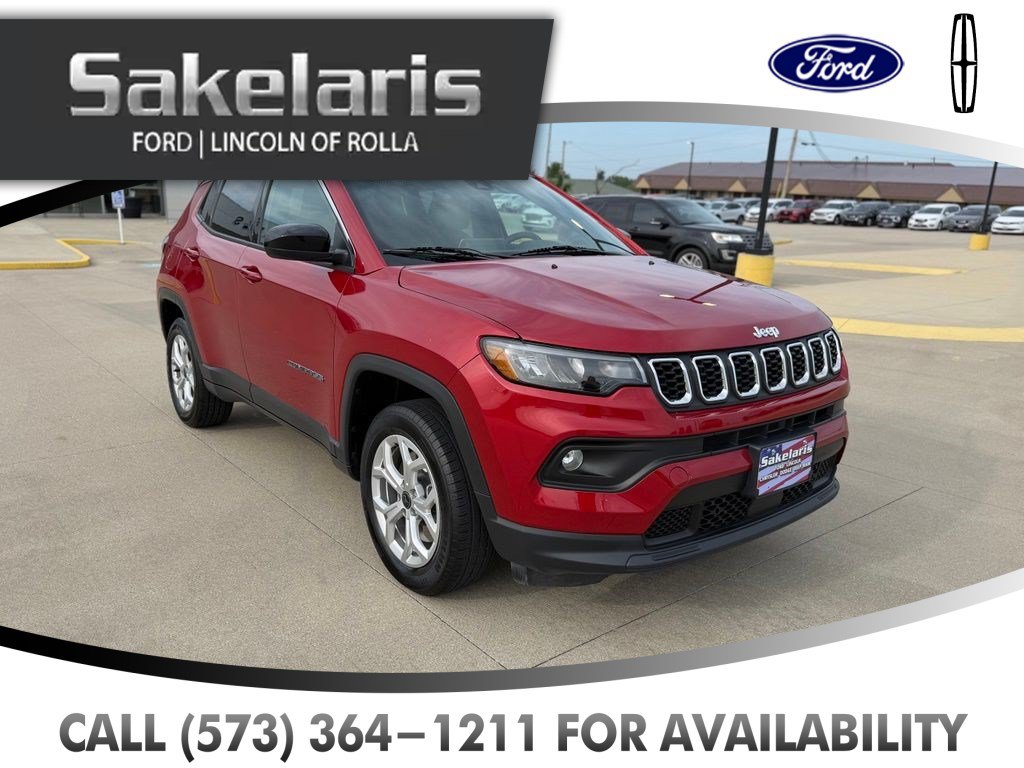 Used 2025 Jeep Compass Latitude AWD/4WD image 3