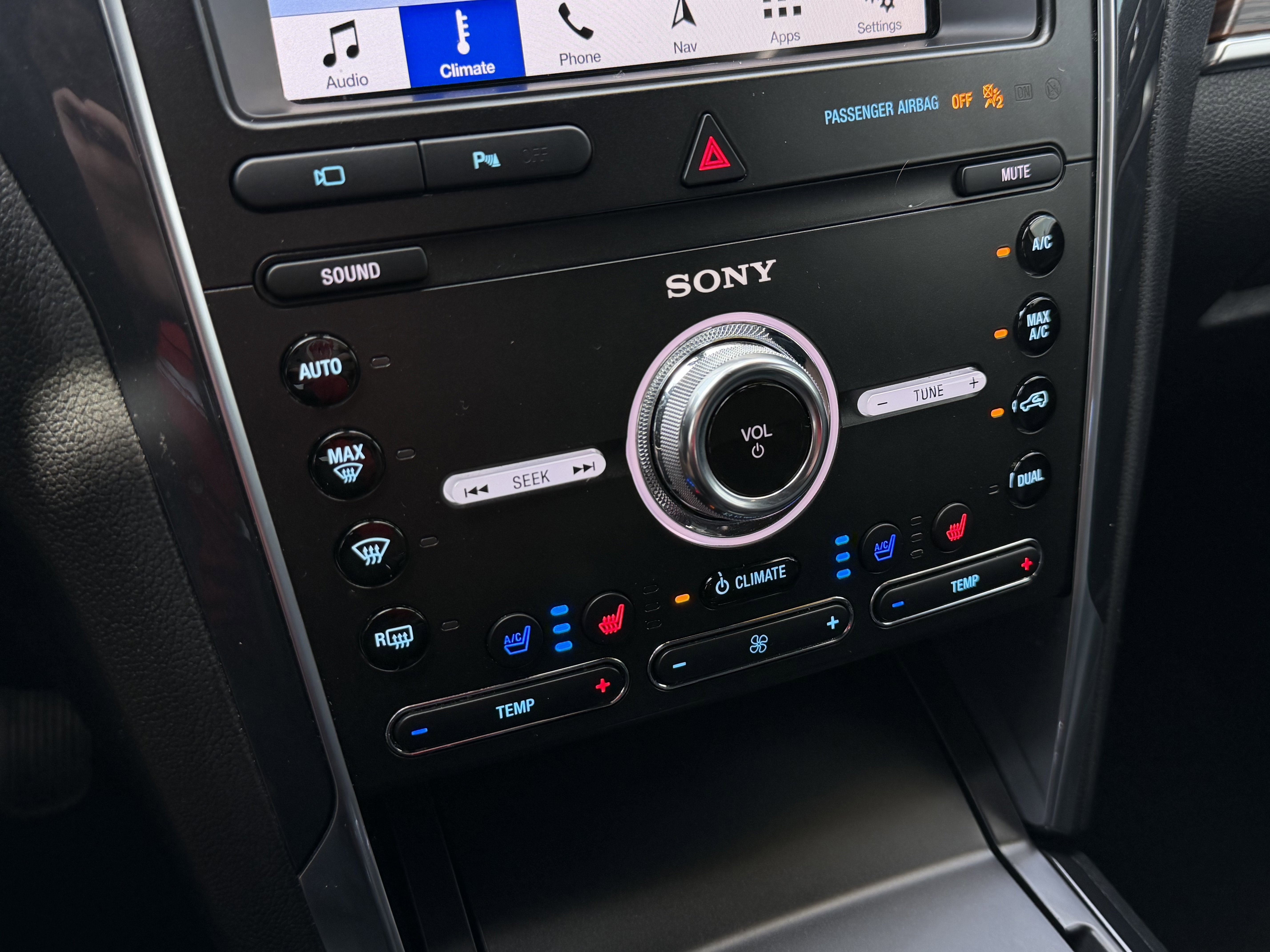 Certified 2019 Ford Explorer Limited w/ Ford Safe & Smart Package AWD/4WD image 24