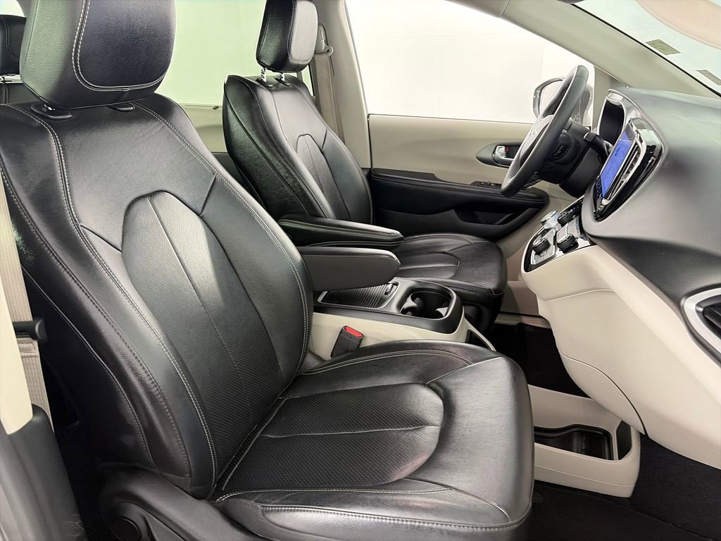 Used 2022 Chrysler Pacifica Touring-L FWD image 29