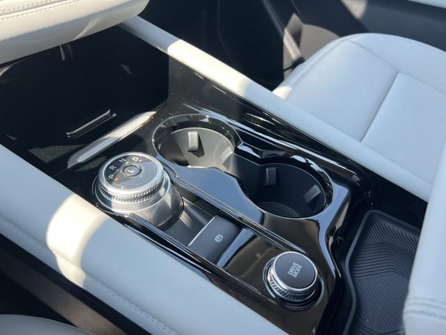 Certified 2025 Ford Explorer Platinum w/ LUX Leather Package AWD/4WD image 18