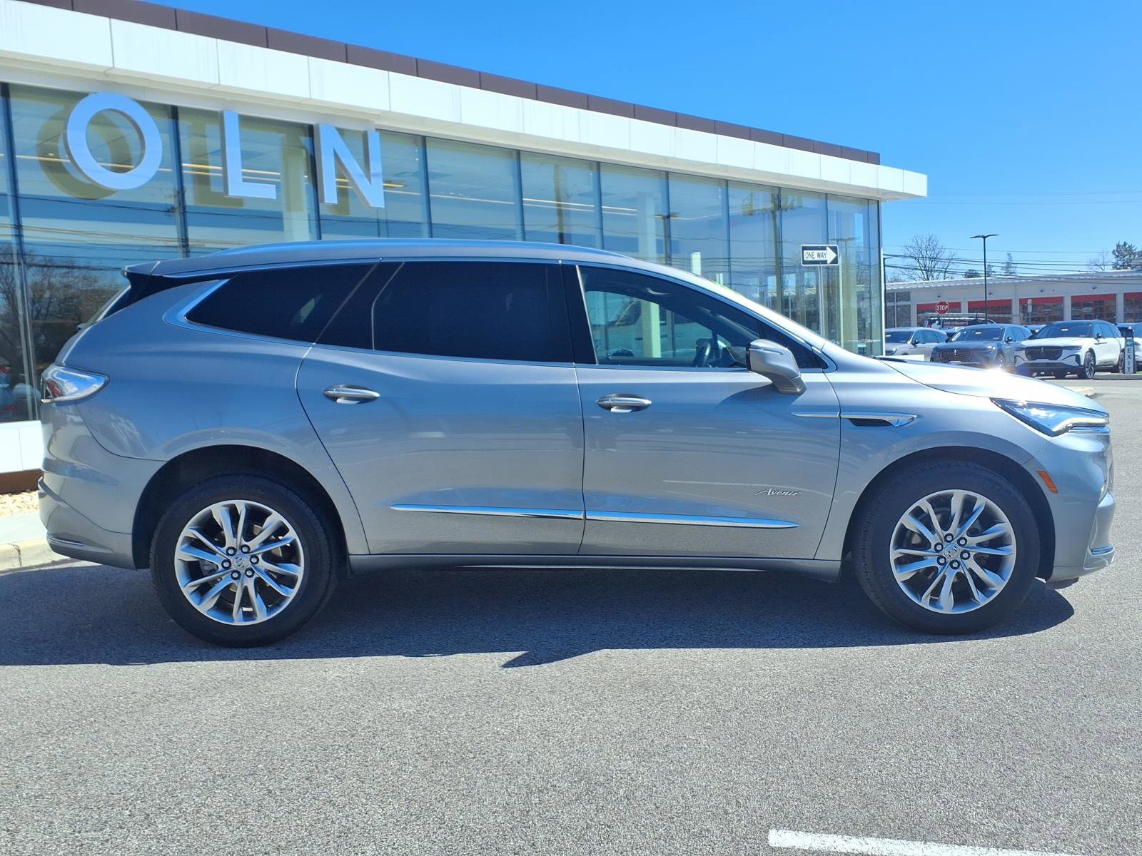 Used 2023 Buick Enclave Avenir w/ Avenir Technology Package AWD/4WD image 3