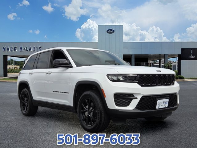 Used 2025 Jeep Grand Cherokee Altitude AWD/4WD image 7