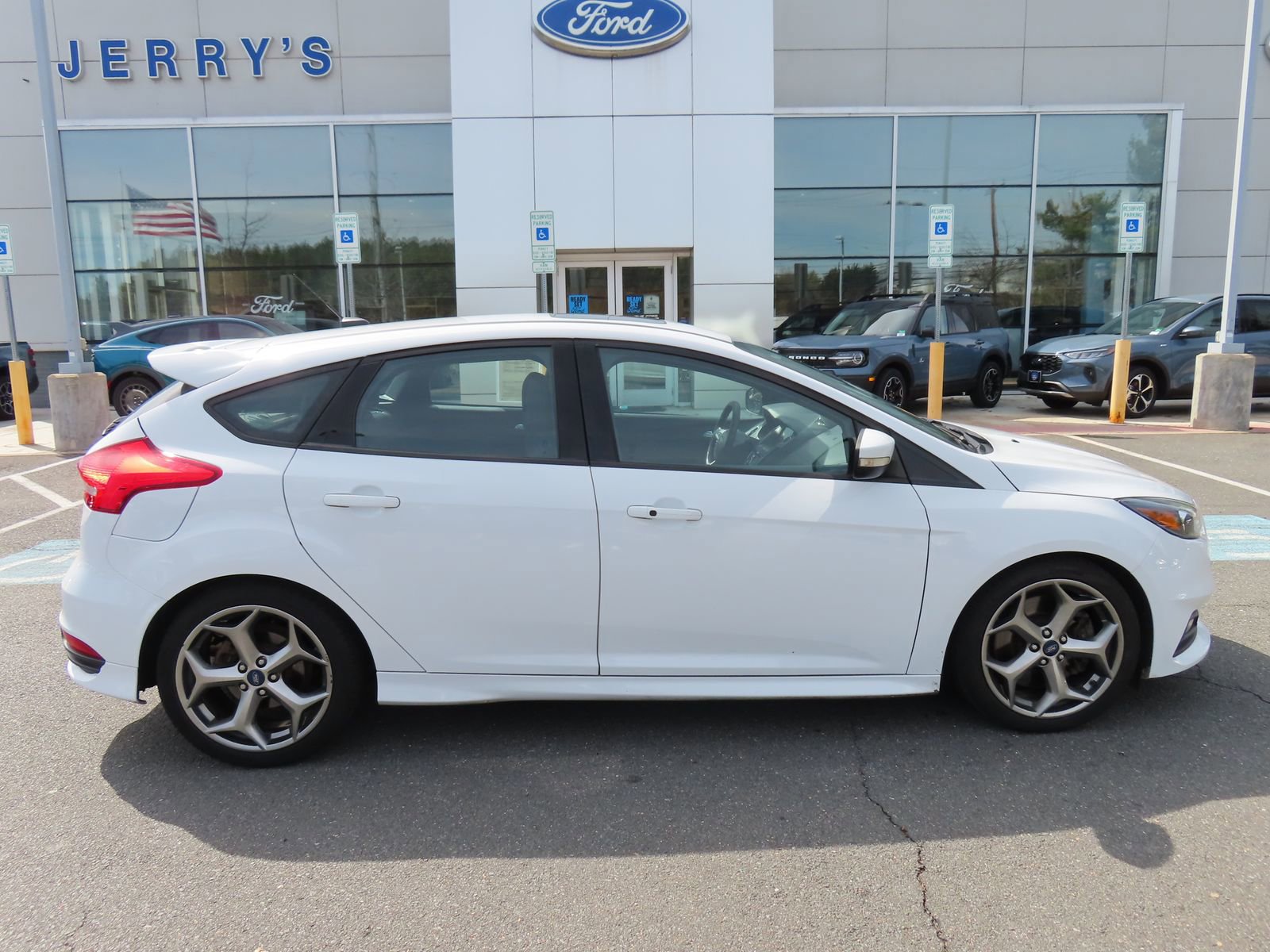 Certified 2017 Ford Focus ST w/ Equipment Group 402A image 7