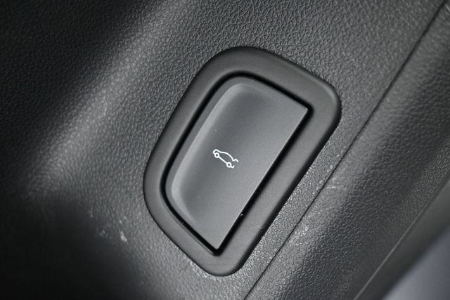 Used 2025 Chevrolet Traverse LT FWD image 16