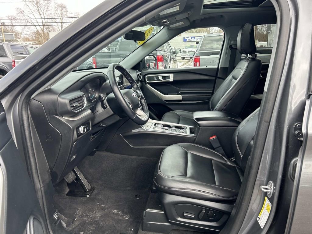 Certified 2022 Ford Explorer XLT w/ Equipment Group 202A image 11