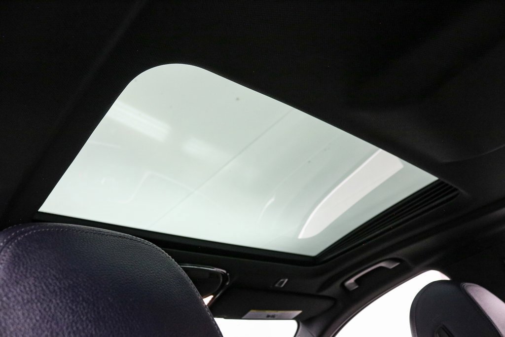 Used 2020 BMW 530e w/ M Sport Package image 25