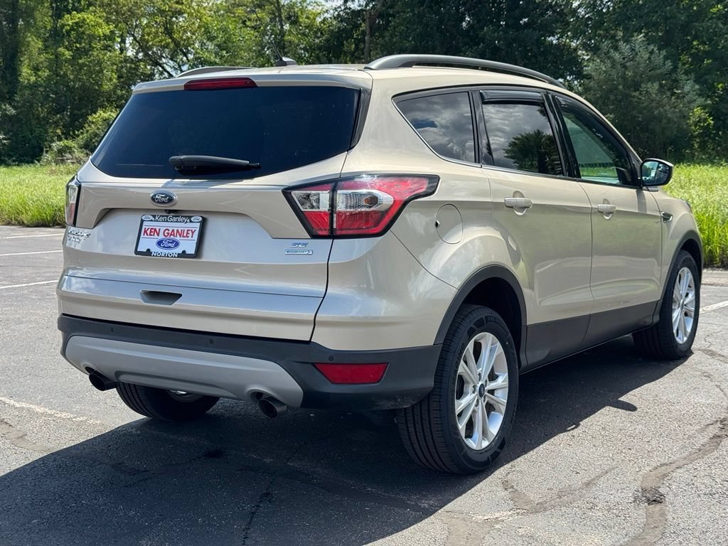 Certified 2018 Ford Escape SE FWD image 9