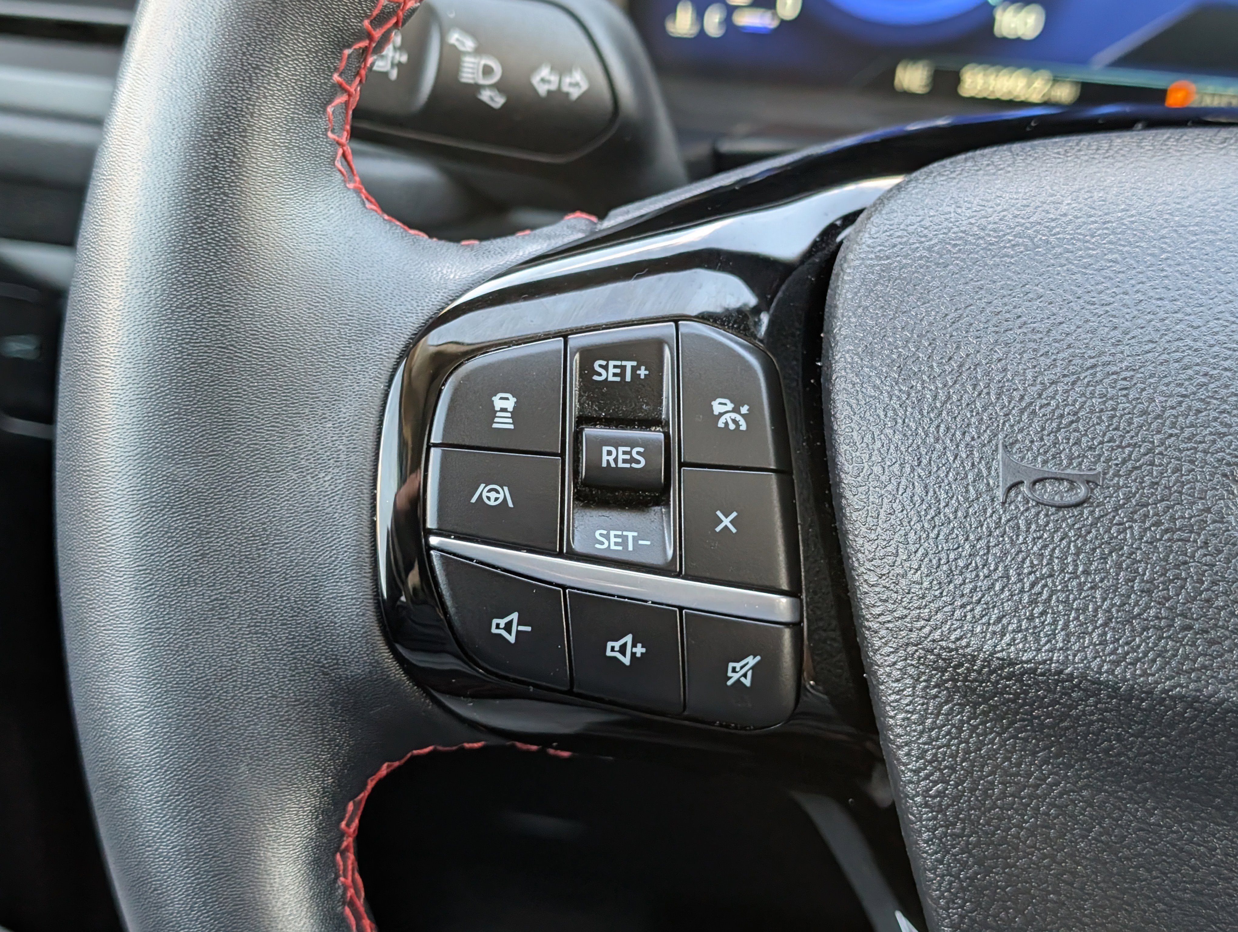 Certified 2022 Ford Escape SEL w/ SEL Stealth AWD Package image 24