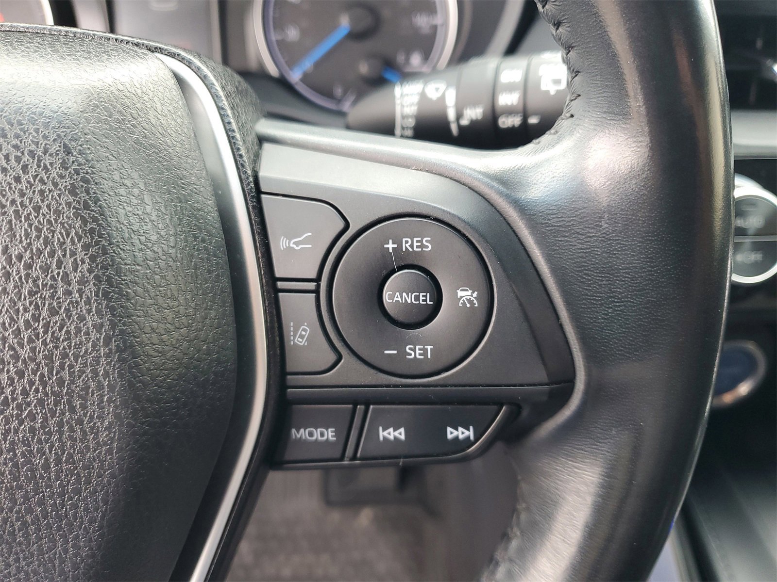 Used 2022 Toyota Venza LE image 22