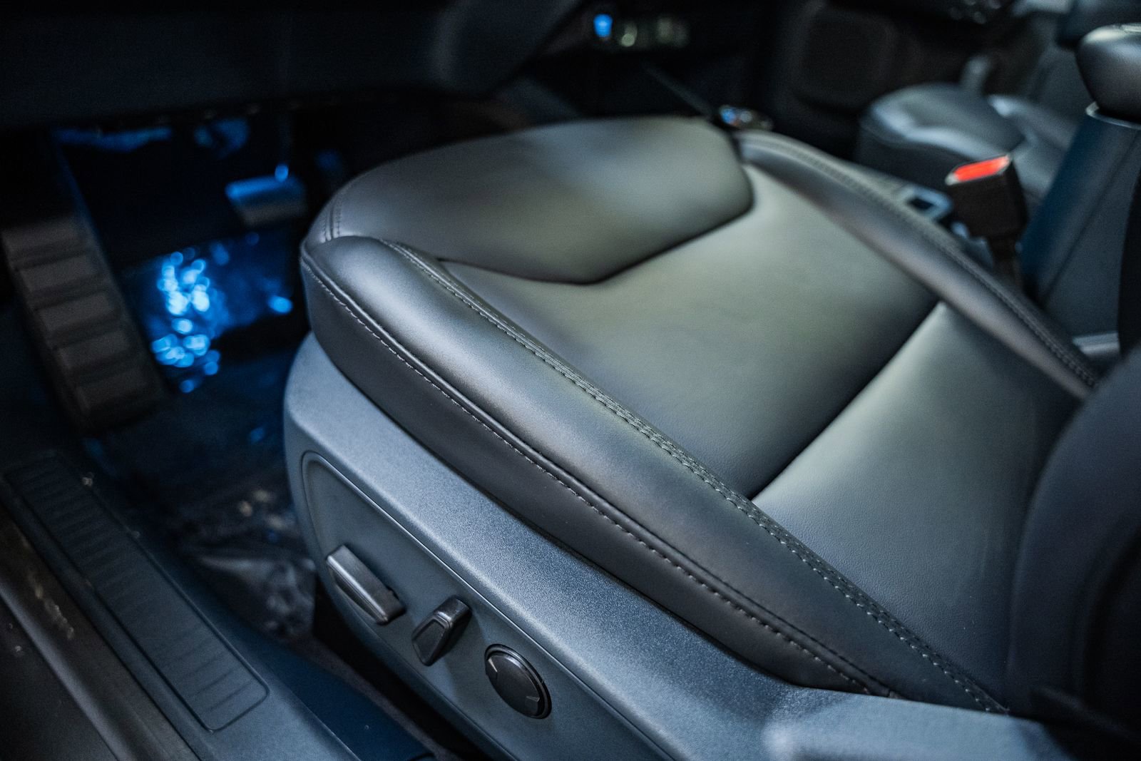 Certified 2026 Ford Maverick Lariat w/ Black Appearance Package image 40