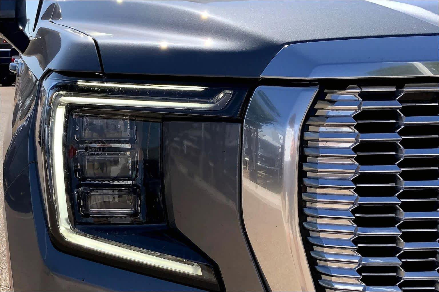 Used 2022 GMC Yukon XL Denali AWD/4WD image 28