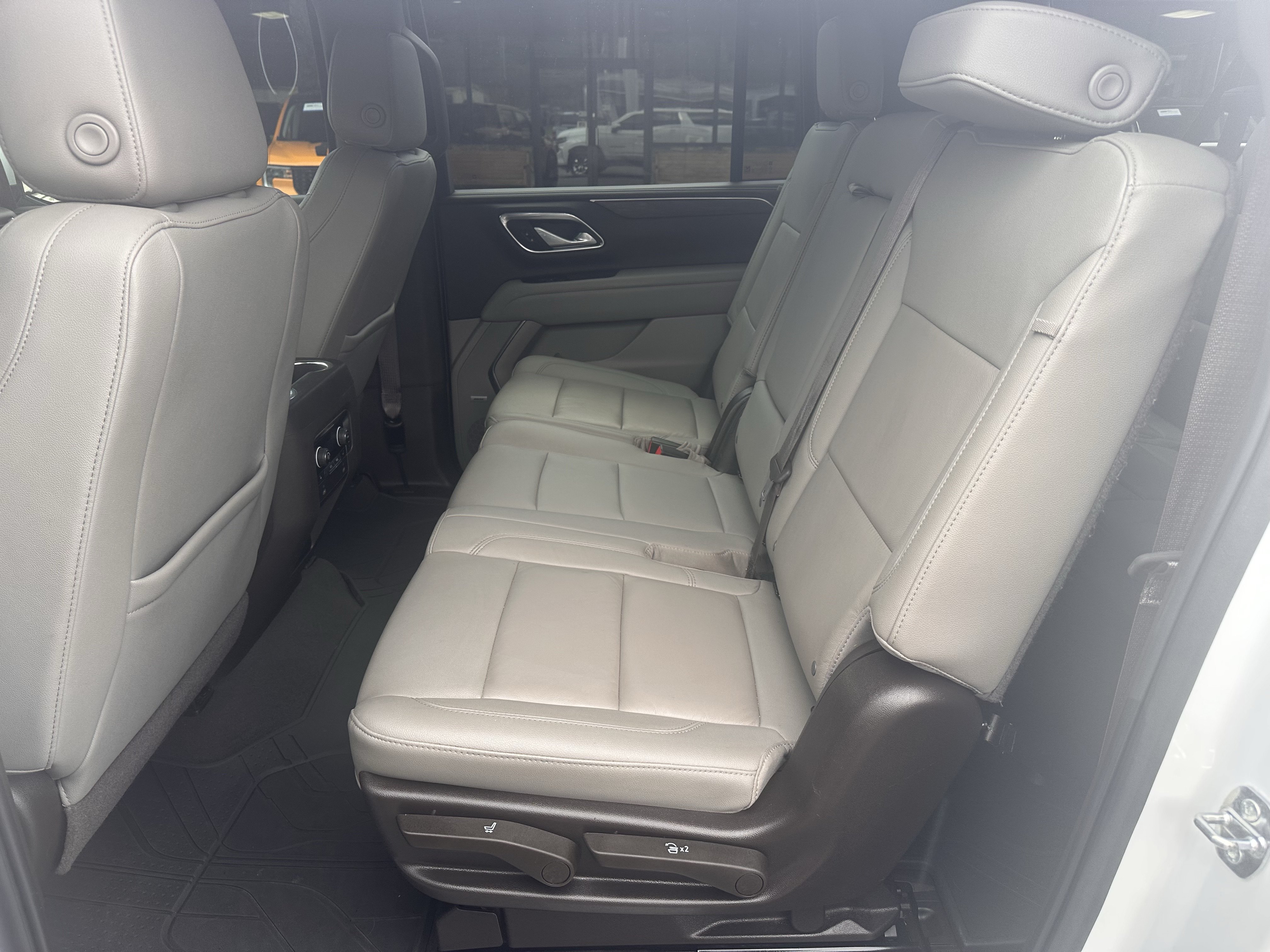 Used 2022 Chevrolet Suburban LT w/ LT Signature Package AWD/4WD image 12