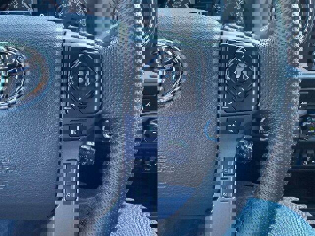 Used 2023 Toyota Tacoma TRD Off-Road w/ Technology Package AWD/4WD image 18