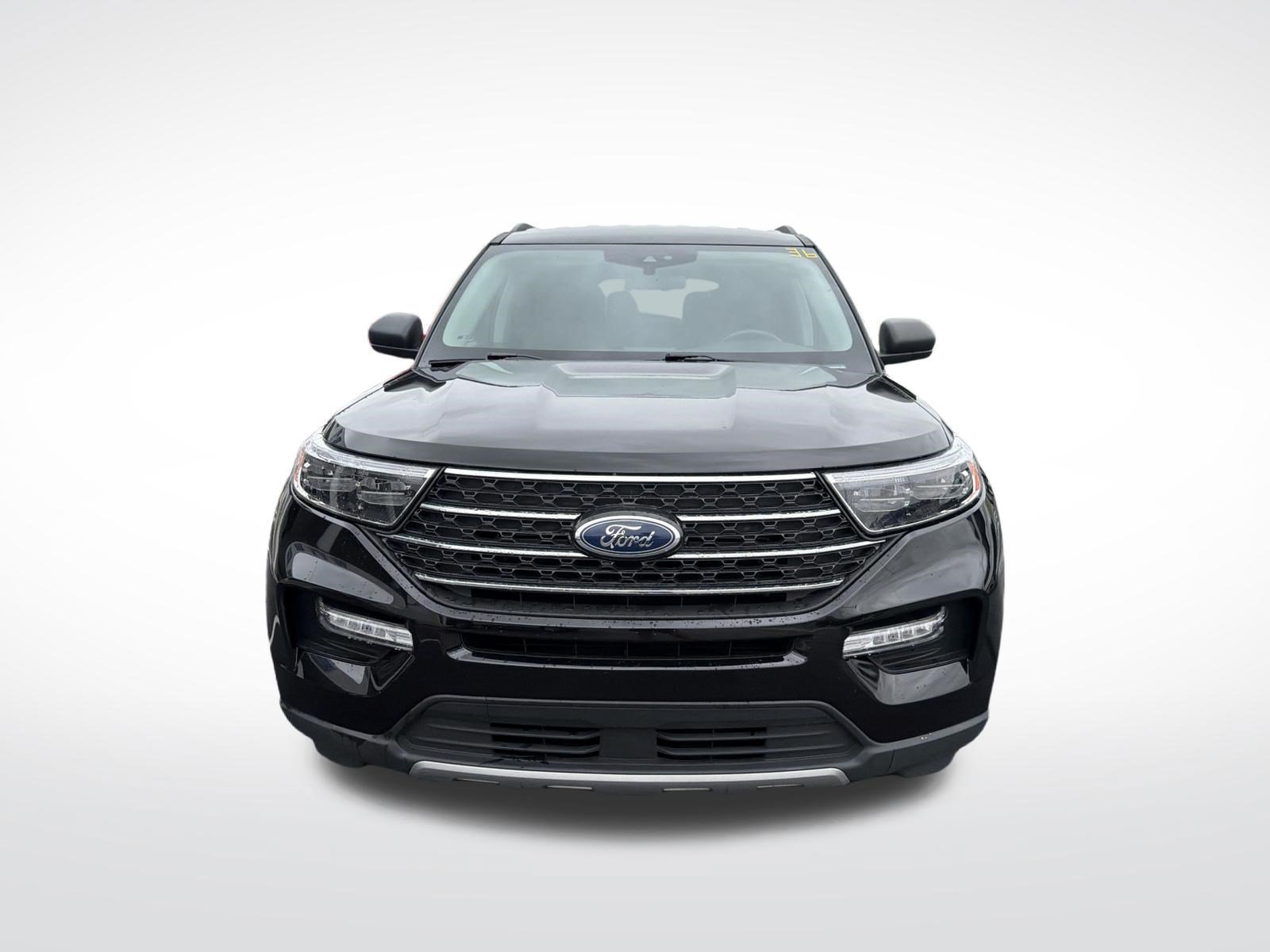 Certified 2024 Ford Explorer XLT w/ Equipment Group 202A AWD/4WD image 3