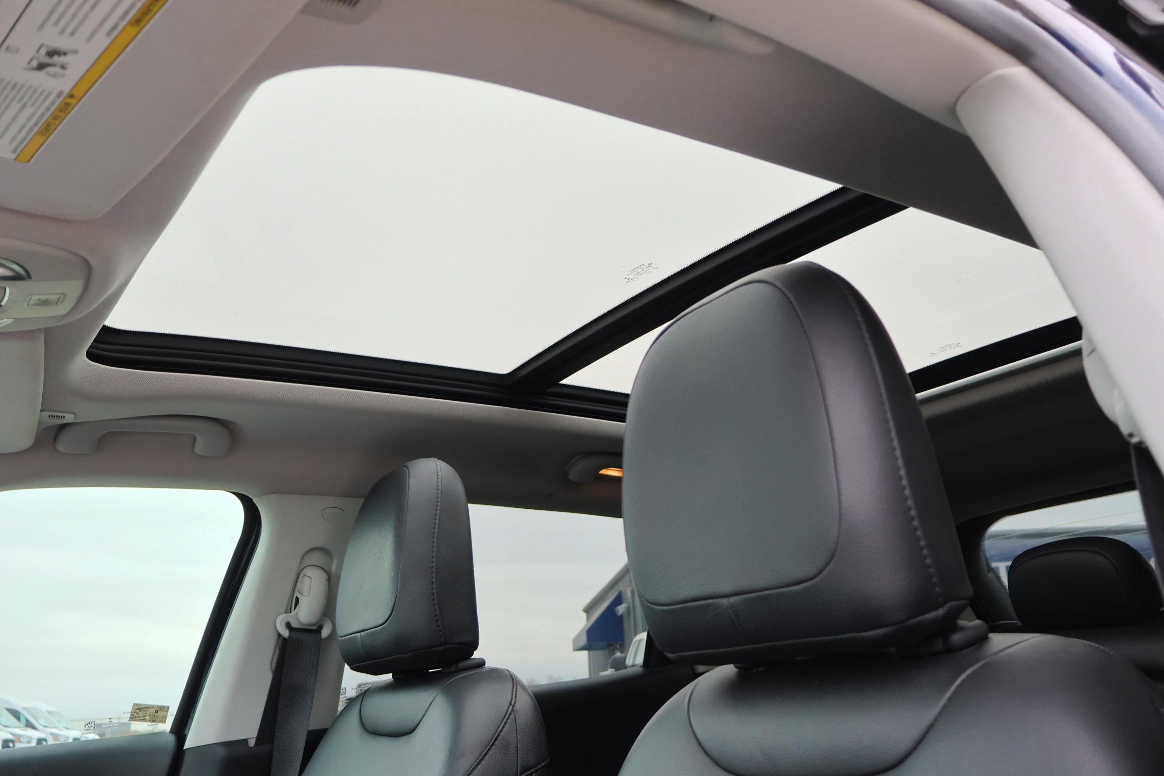 Used 2018 Jeep Compass Limited w/ Navigation Group image 18