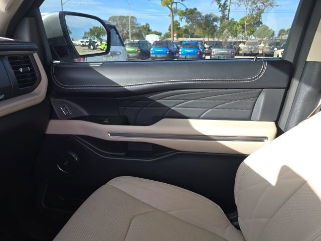 Certified 2022 Ford Expedition Platinum image 11