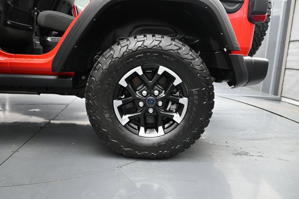Used 2025 Jeep Wrangler Unlimited Rubicon 4xe w/ Safety Group AWD/4WD image 17