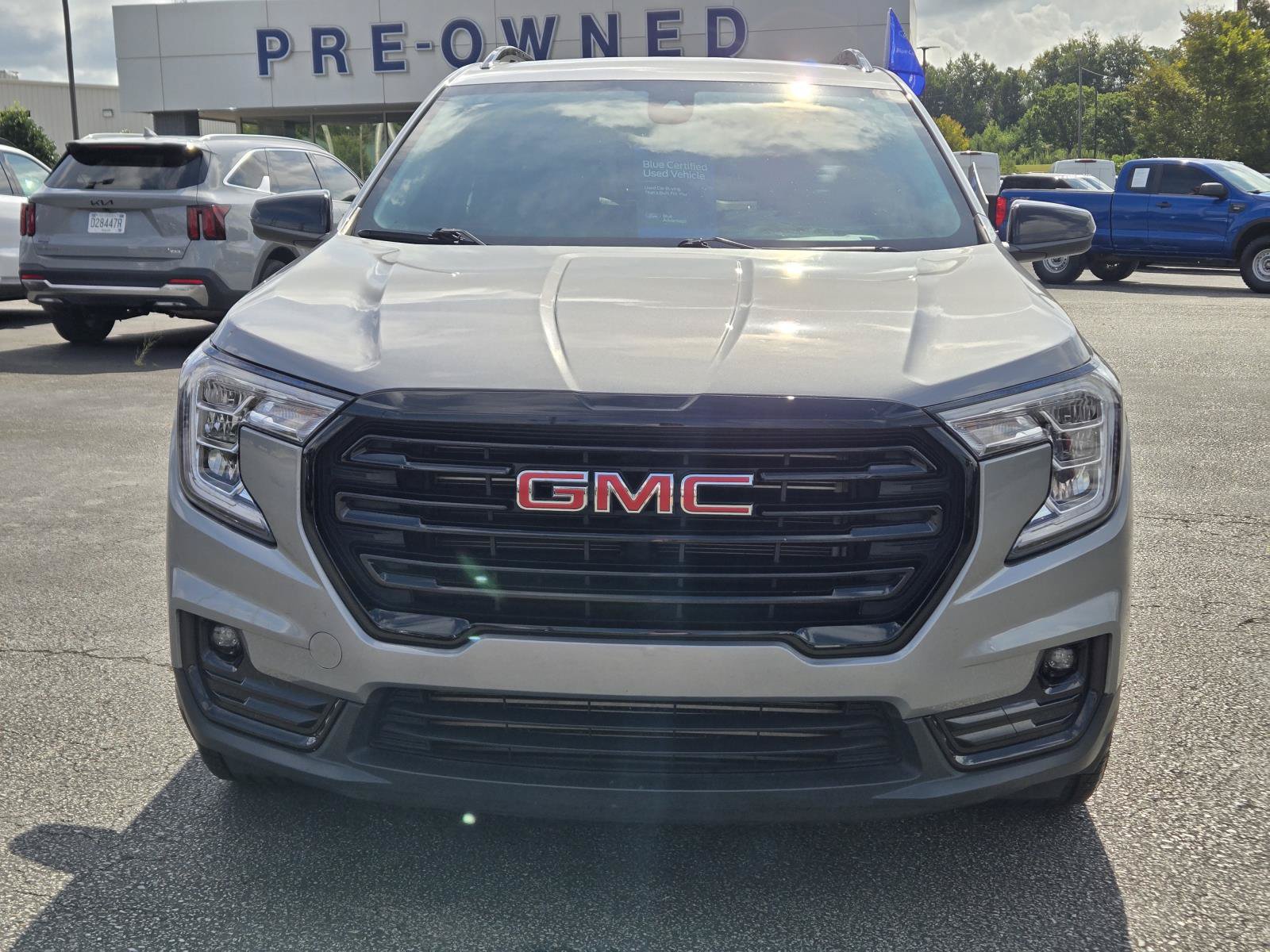 Used 2024 GMC Terrain SLT w/ Elevation Edition FWD image 4