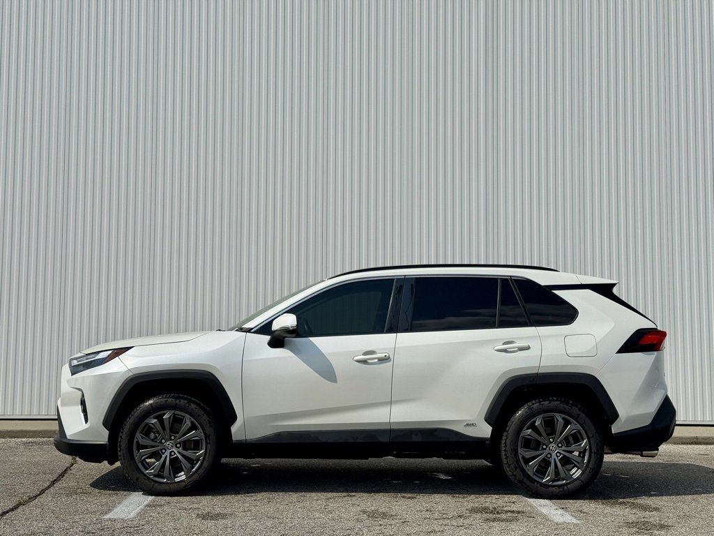 Used 2022 Toyota RAV4 XLE Premium image 6