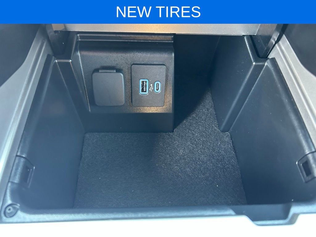 Certified 2022 Ford Explorer XLT w/ Equipment Group 202A AWD/4WD image 27