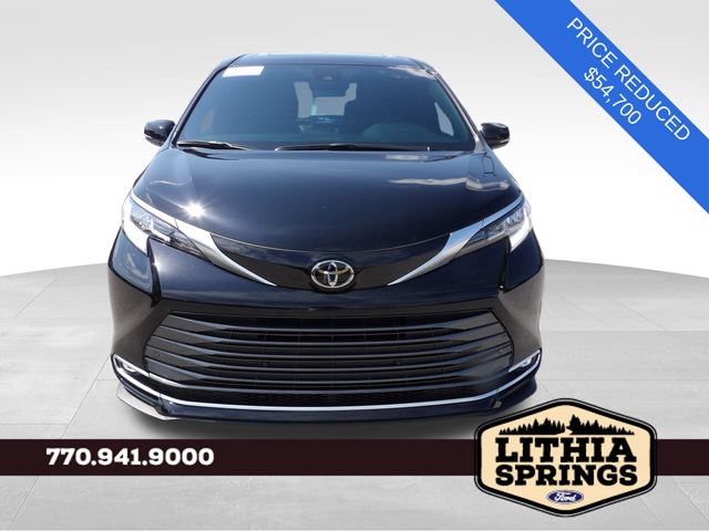 Used 2026 Toyota Sienna Limited FWD image 2
