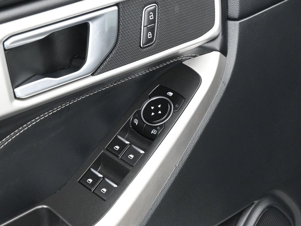 Certified 2022 Ford Explorer XLT w/ Equipment Group 202A image 10