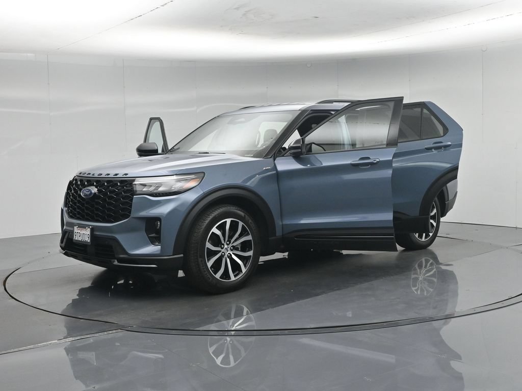 Certified 2025 Ford Explorer ST-Line w/ Premium Package RWD image 34