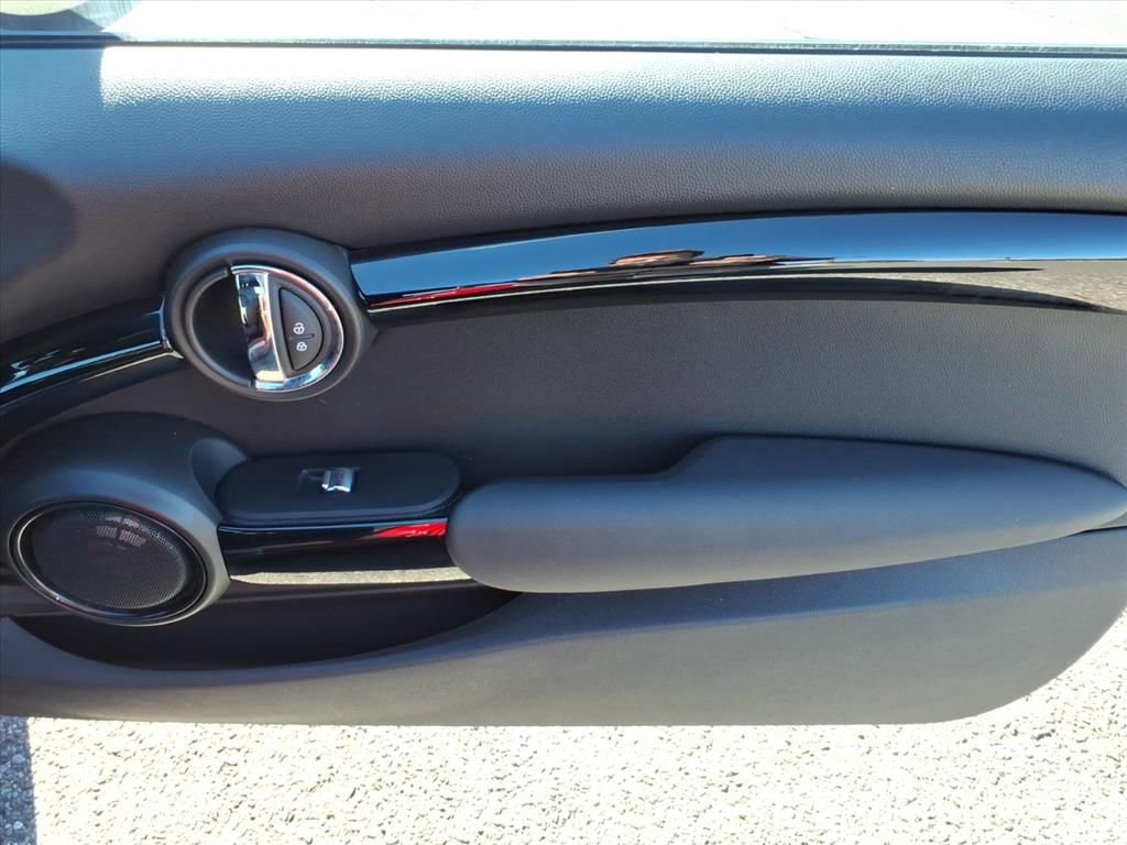 Used 2018 MINI Cooper S image 19