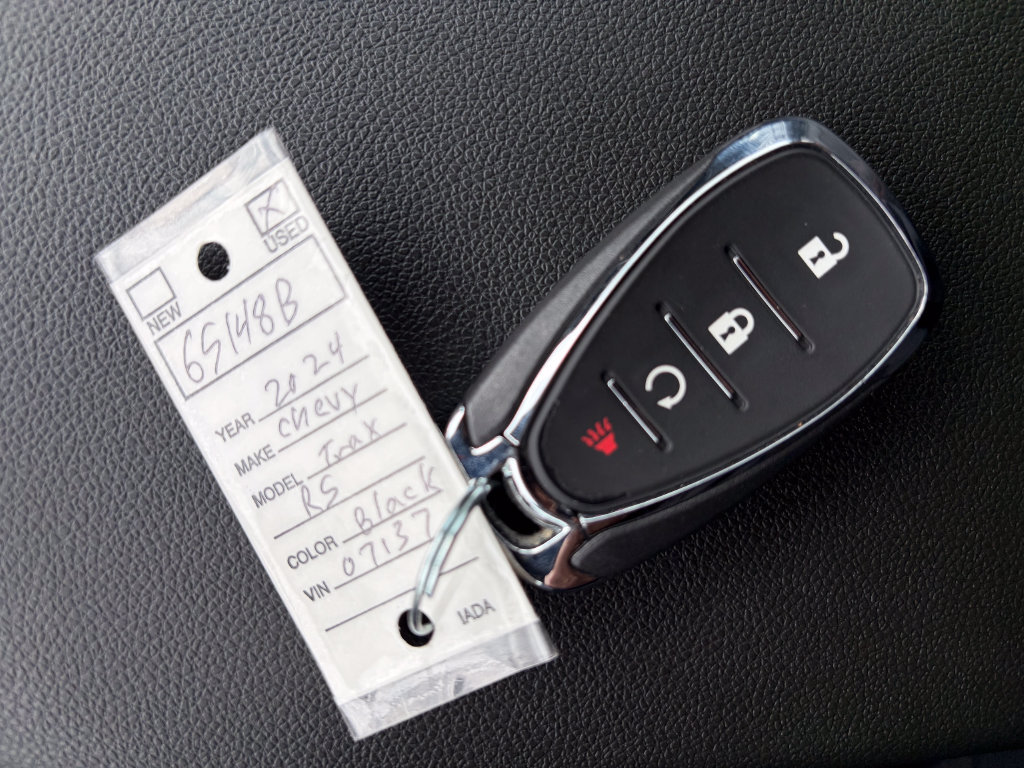 Used 2024 Chevrolet Trax RS w/ Sunroof Package FWD image 28