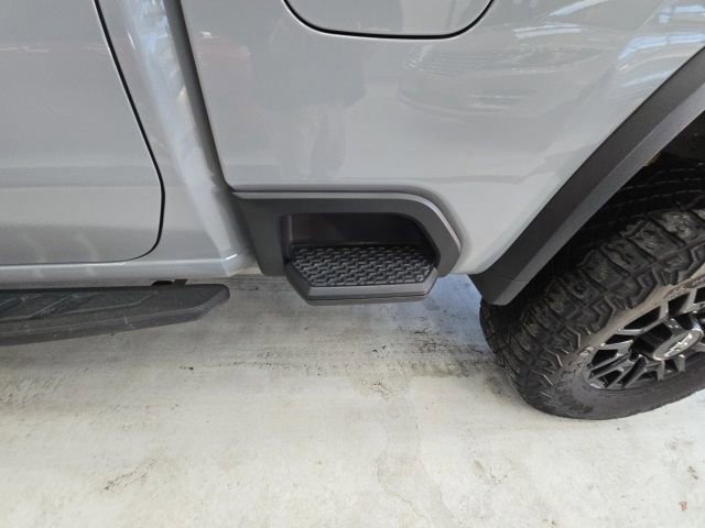 Used 2024 Chevrolet Silverado 2500 ZR2 w/ Technology Package image 16