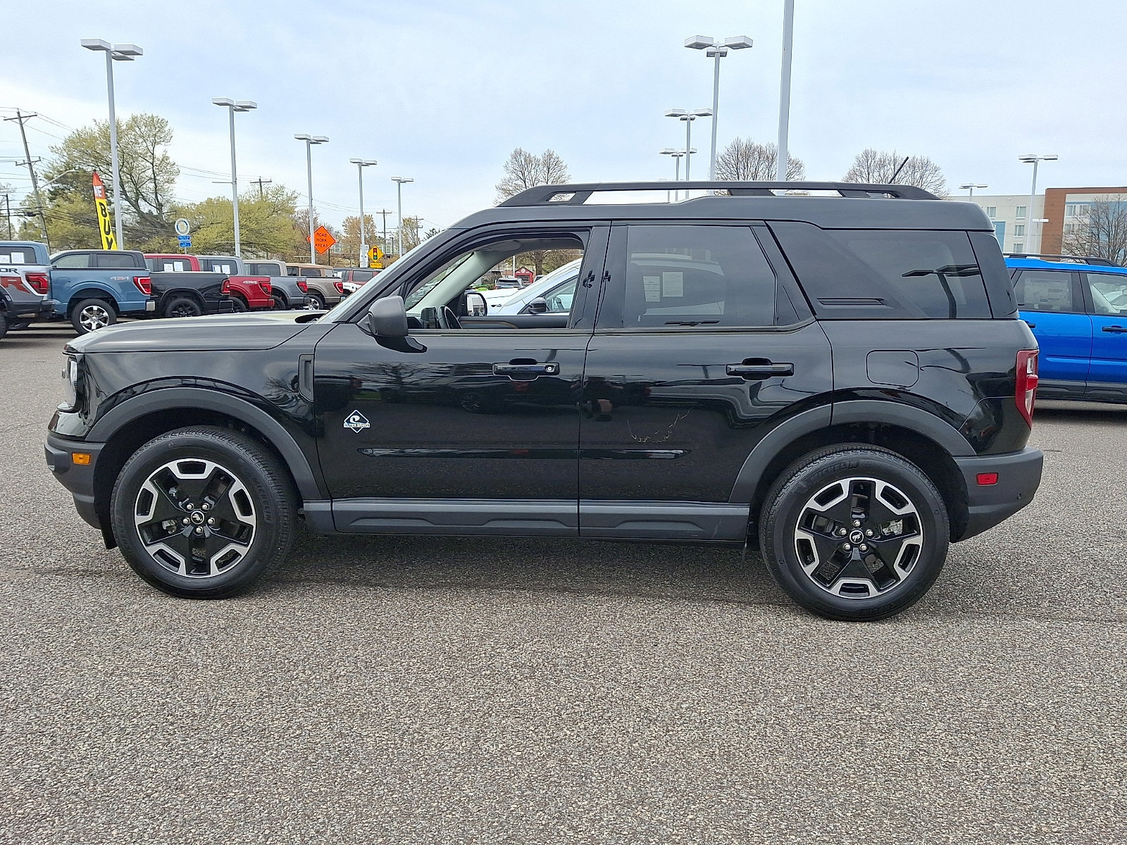 Certified 2023 Ford Bronco Sport Outer Banks w/ Tech Package AWD/4WD image 3
