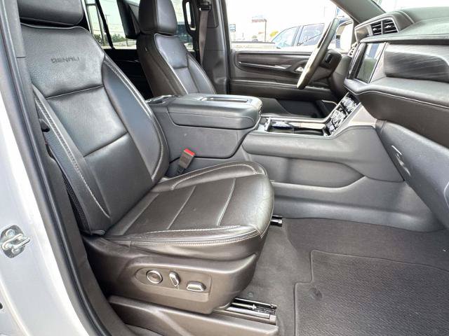 Used 2023 GMC Yukon XL Denali RWD image 11
