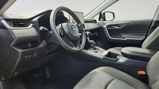 Used 2025 Toyota RAV4 XLE AWD/4WD image 9