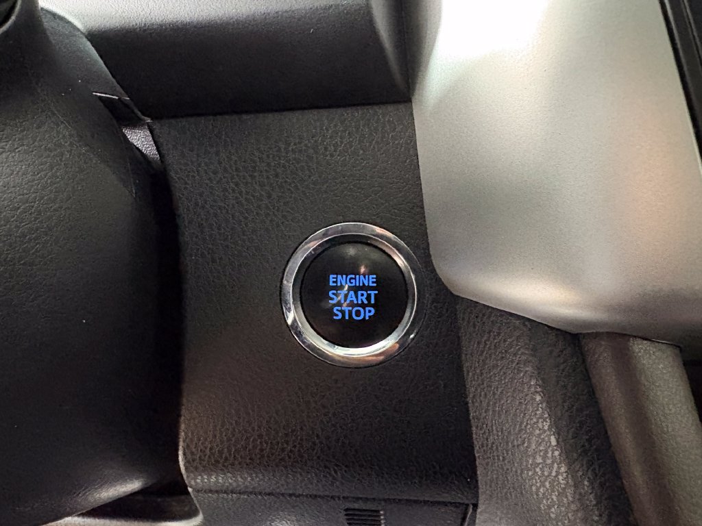Used 2019 Toyota Highlander XLE FWD image 21