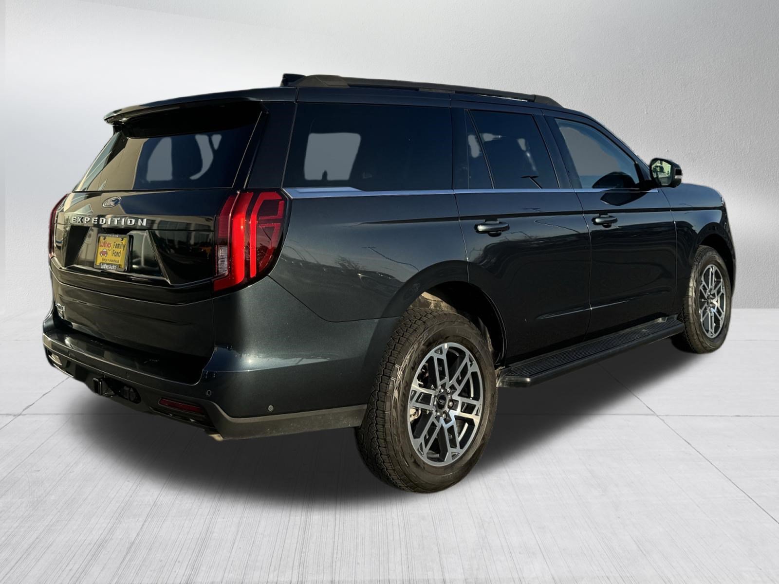 Certified 2025 Ford Expedition Active AWD/4WD image 7