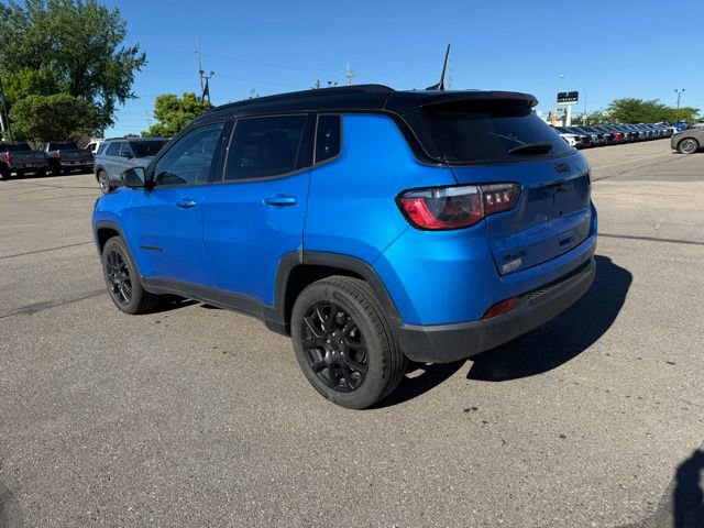 Used 2023 Jeep Compass Latitude w/ Convenience Group AWD/4WD image 8