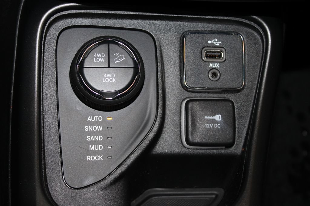 Used 2018 Jeep Compass Trailhawk w/ Leather Interior Group AWD/4WD image 43