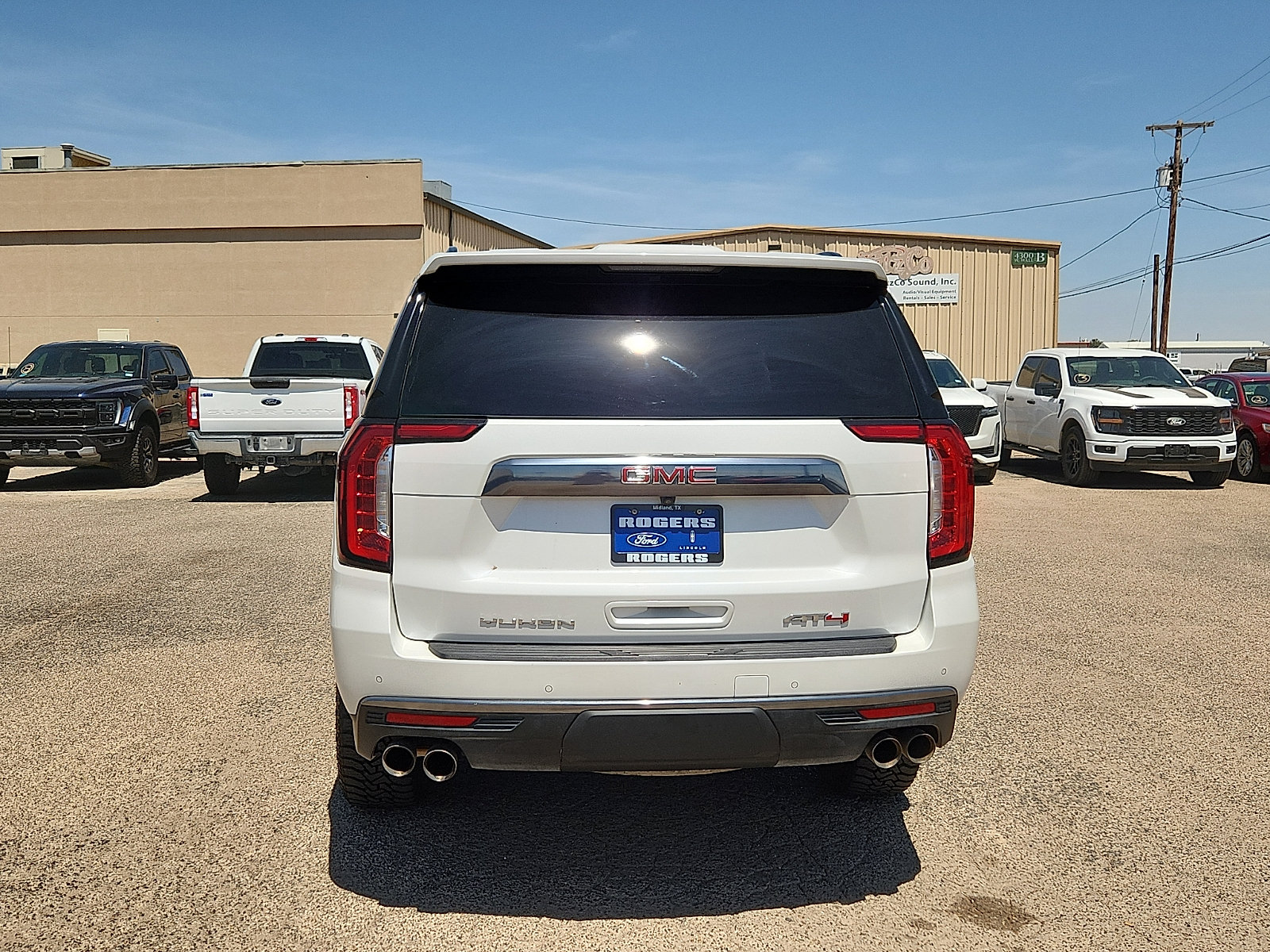 Used 2024 GMC Yukon AT4 w/ Technology Package AWD/4WD image 6