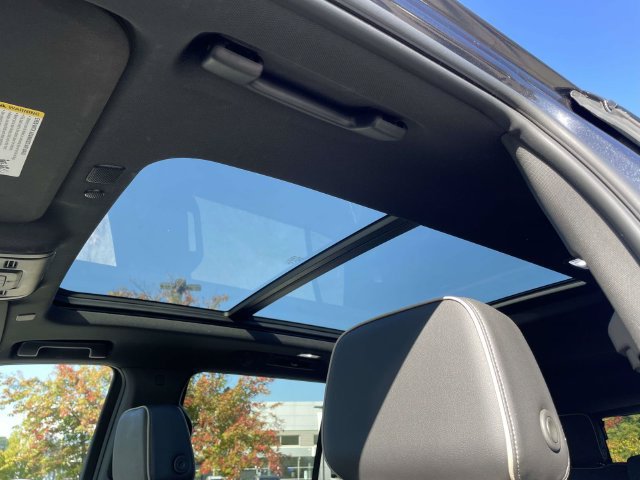 Used 2023 Chevrolet Tahoe Premier w/ Premium Package 2 AWD/4WD image 25