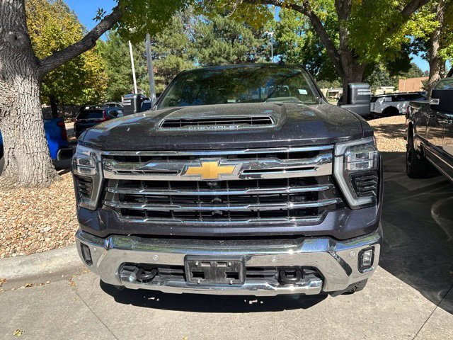 Used 2024 Chevrolet Silverado 2500 LTZ w/ LTZ Convenience Package AWD/4WD image 3