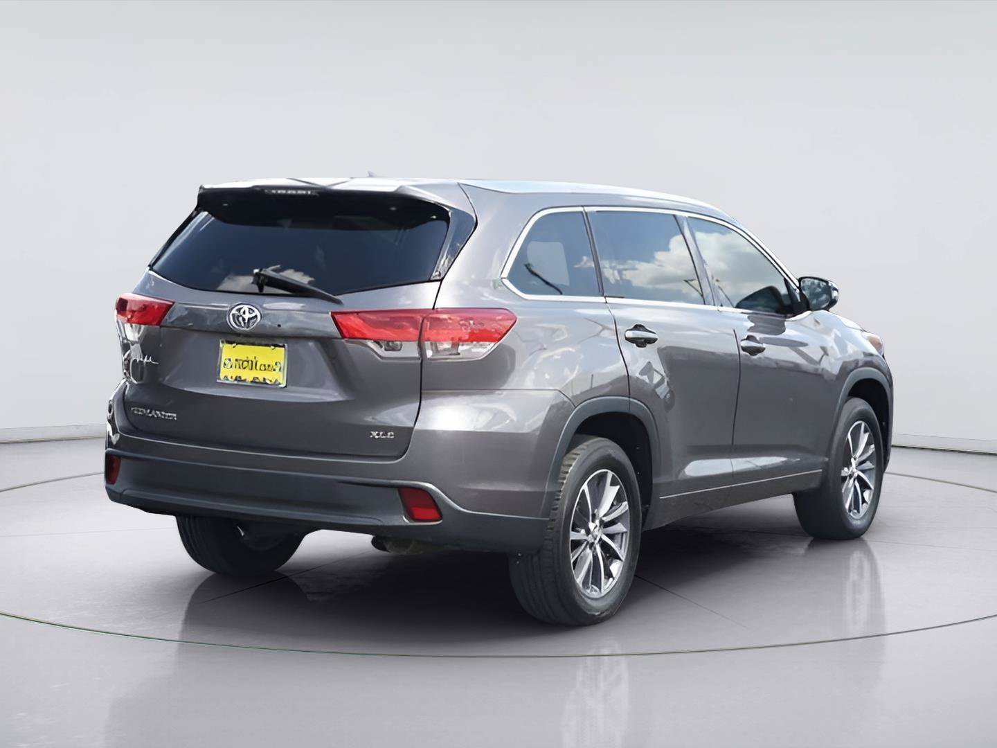 Used 2017 Toyota Highlander XLE FWD image 6