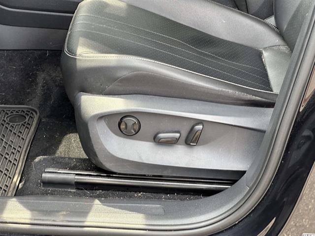 Used 2022 Volkswagen Tiguan SE AWD/4WD image 12