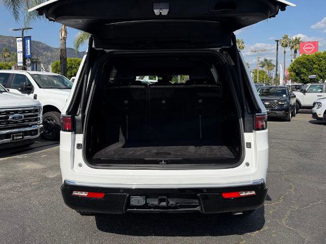 Used 2024 Jeep Wagoneer Series II w/ Flexible Seating Group RWD image 10