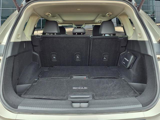 Used 2025 Nissan Rogue SL w/ Tech Package AWD/4WD image 9