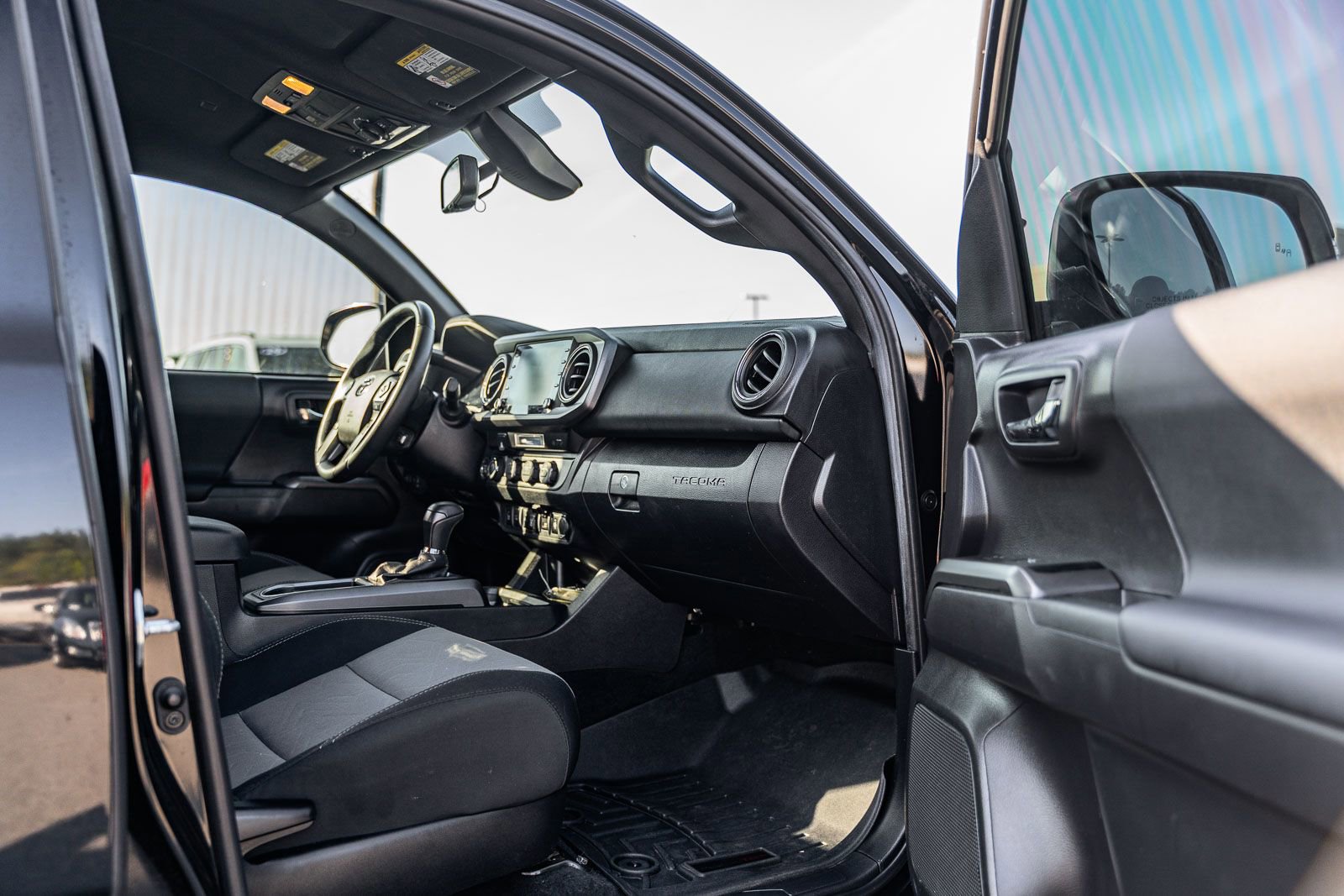 Used 2022 Toyota Tacoma TRD Off-Road w/ Technology Package AWD/4WD image 10