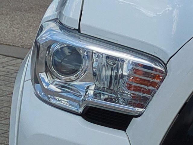 Used 2022 Toyota Tacoma SR5 w/ Technology Package RWD image 10