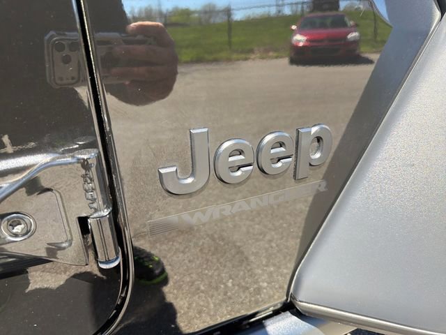 Used 2024 Jeep Wrangler Willys AWD/4WD image 16