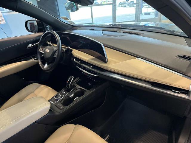 Used 2024 Cadillac XT4 Luxury w/ Cold Weather Package FWD image 16