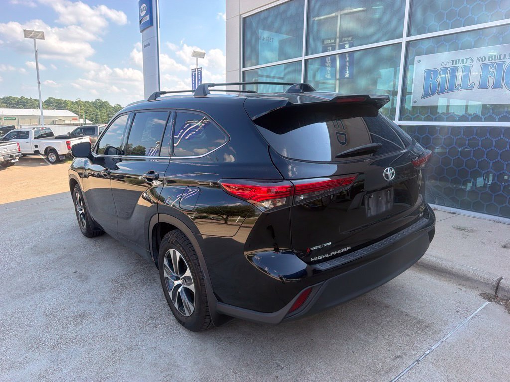 Used 2022 Toyota Highlander XLE FWD image 7